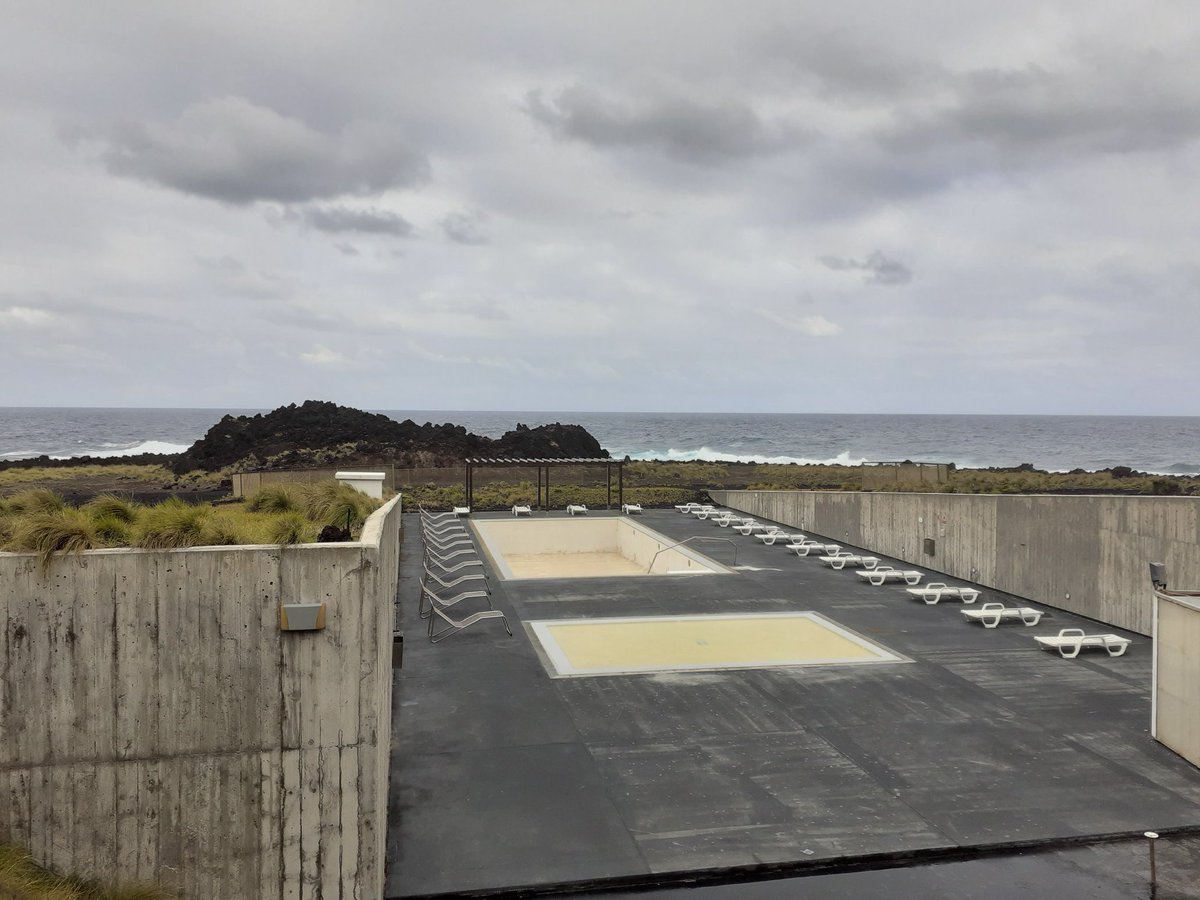 Ponta da Ferraria is the westernmost point in São Miguel. The empty parking lot and spa tells you this is not a normal year.There is a natural pool of thermal waters in which you can indulge free of charge.72/n – bei  Termas da Ferraria