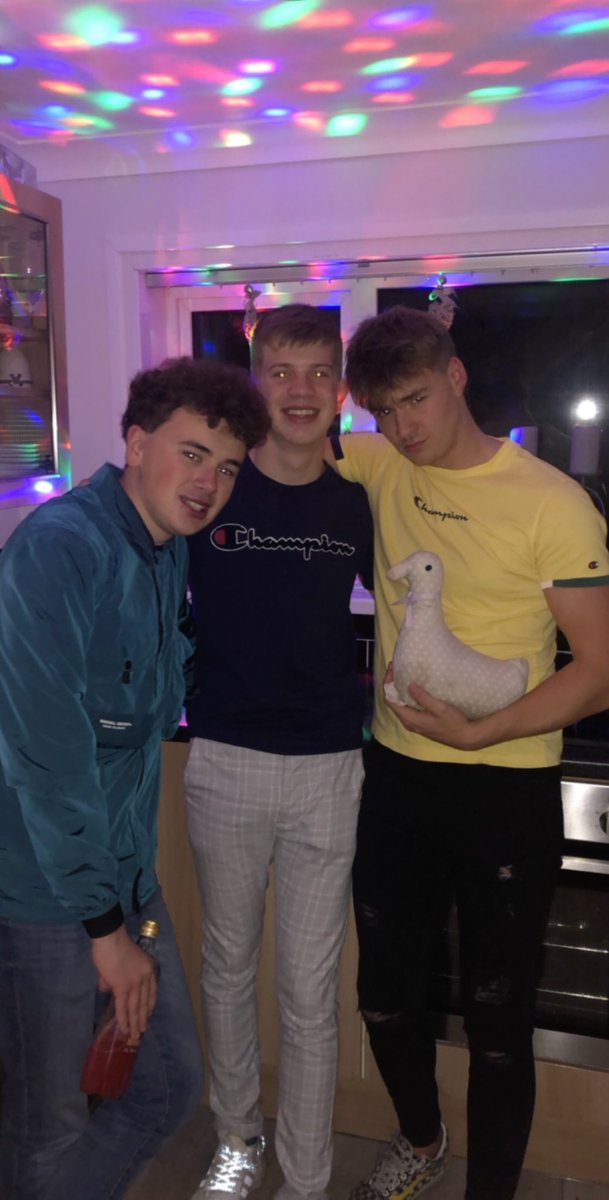 Happy birthday gock <a href="/_ewandavidson_/">ewan</a> hope it’s a good one n see u soon for a few at smiths x🎉🎉