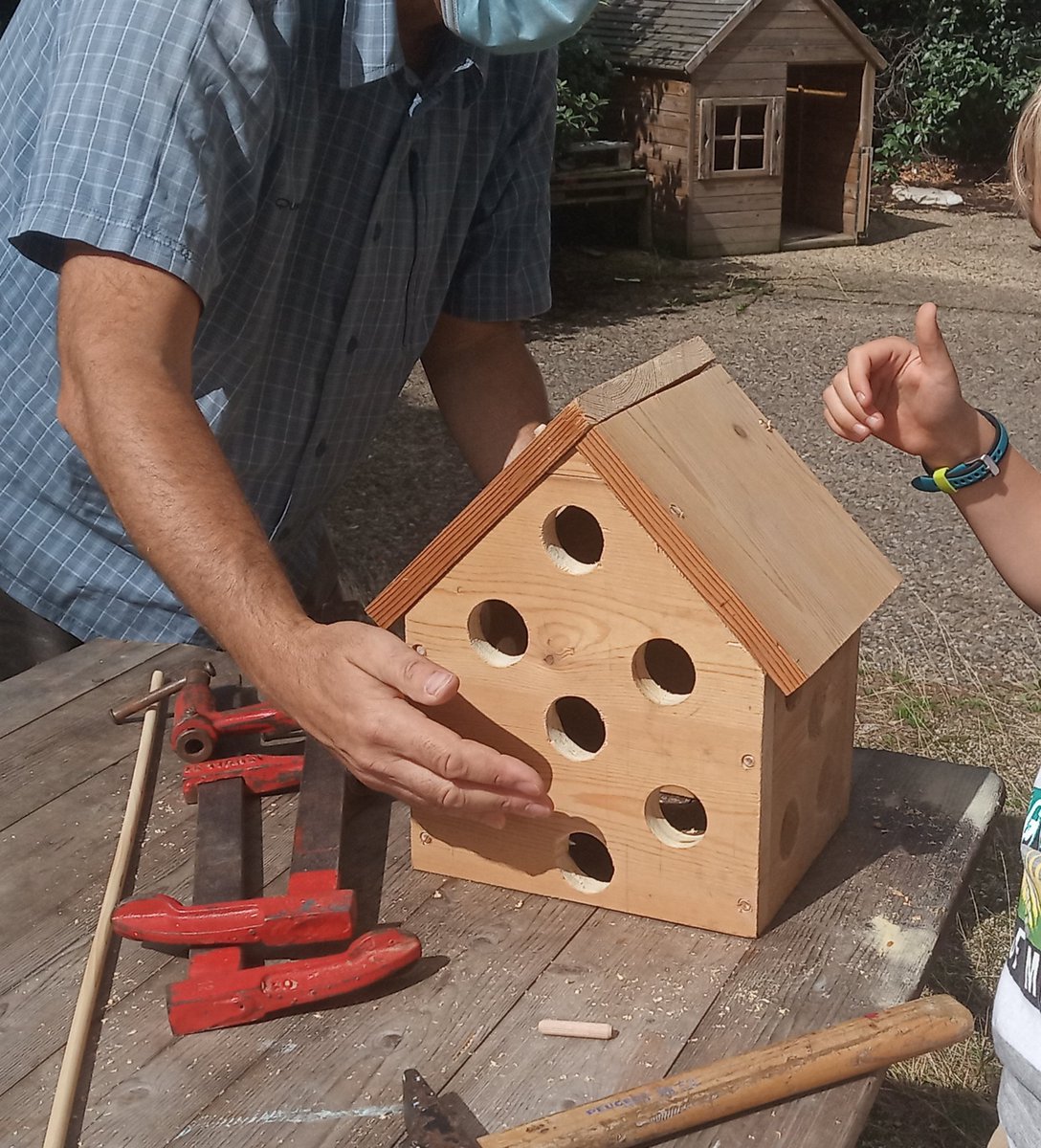 pierro_souville's tweet photo. C'est parti pour la fabrication de mangeoire connectée à la @mdqLaTouche en reproduisant le projet #viabird développé par les étudiants @EpitechRennes avec le @LabFabfr
#lasercut #fablab #raspberrypi #diy https://t.co/romhwETjbT https://t.co/AndFNCR1m3