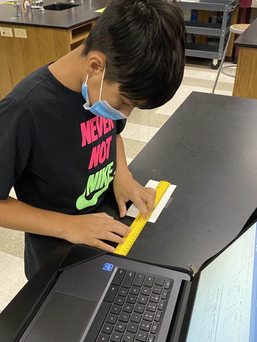 MHeimScience's tweet photo. 7th grade Science Period 6, doing a great job measuring length! #HeimCPScience7 https://t.co/MKfQeUjfVa
