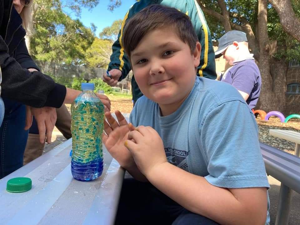 michellelgomes's tweet image. Lava Lamps  oil and water do not mix
#scienceinaction #ScienceWeek  #bridgeroadschool #engagingstudents @NSWEducation