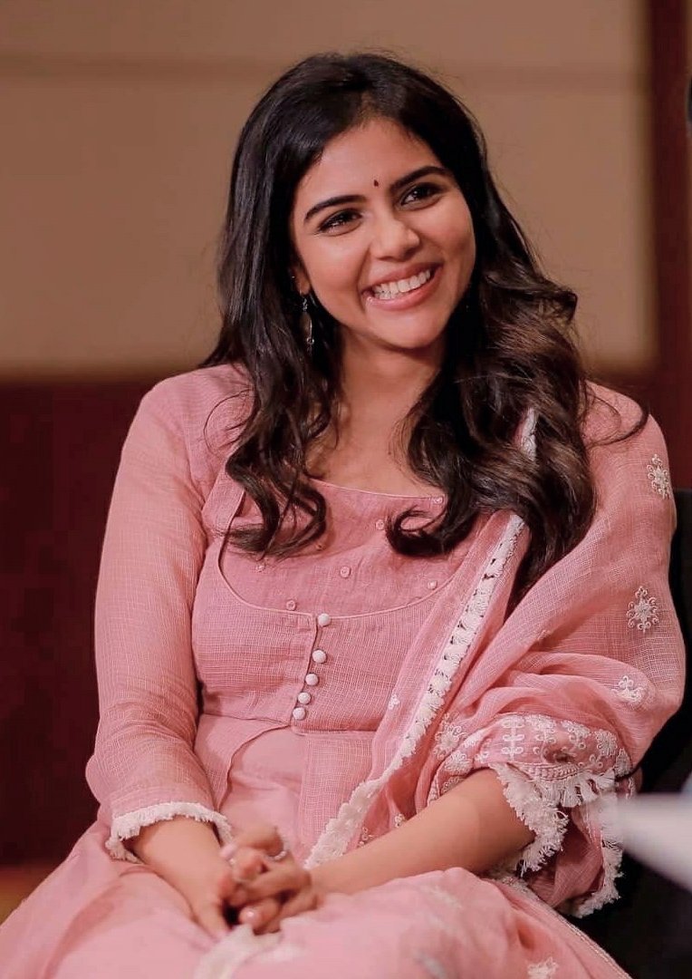 VeattayenTwits's tweet photo. Let's Play A Game:😇

#SmileyChallenge 😊

Cmnt / Quote Ur Fav Actor &amp; Actress Smiley Pics??

 @Suriya_offl 😍
@kalyanipriyan ❣️
 #SooraraiPottru 

Mine👇 https://t.co/ihZeg9zYp0