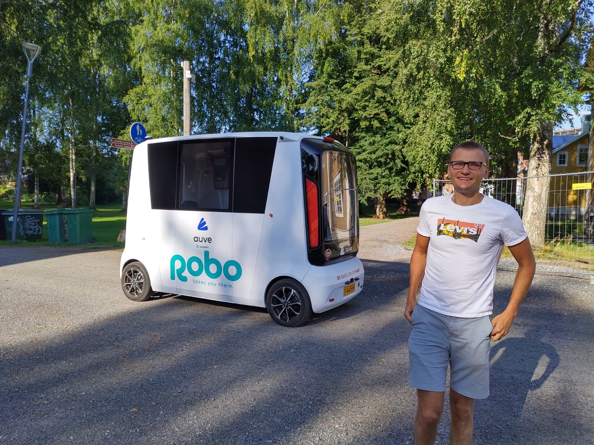 ITSFactory's tweet photo. Tänään aamulla Roboride, Auve Tech, Tampereen kaupunki sekä Sitowise kävivät testailemassa robottibussia Tampereella Hiedanrannassa. @Tamperekaupunki @sitowisegroup @ITSFactory #roboride #itsfactory https://t.co/aUqQCbnWQ0