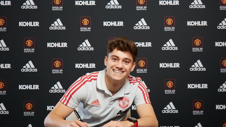 Daniel Jamesaccounts: 17 milcontract length: 5 yearsstay: 1 yearamortised transfer fee: 3.4 milannual wages: 1.68 milannual total cost: 5.08 milspent: 5.08 mil