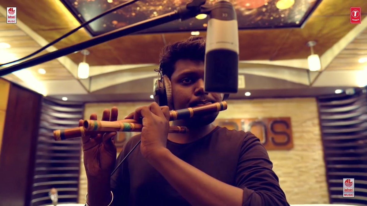 RShamasundariS's tweet photo. Loving the retro feel in #EnnodaBaasha..! N SPB's rendition is as youthful &amp; full of pamper.. 😍 And the flute bits are such a delight to hear.. ❤ Peppy, catchy melody by @Charliearun1 &amp; refreshing, rhythmic lyrics by @HarsaaRam.. 🎶

https://t.co/wtFGhXqsvG

#DevadasParvathi https://t.co/FU9A6ONL39