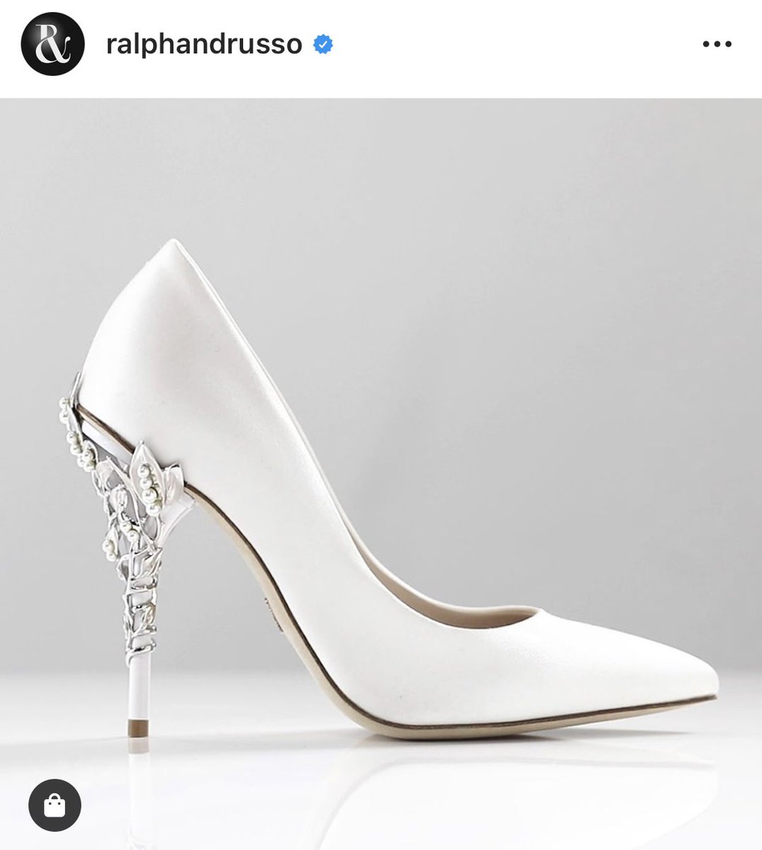Zaviera_ZW's tweet photo. รองเท้าของ Ralph and Russo นี่เรียกว่าเป็นส้นสูงในฝันที่อยากใส่ตอนแต่งงานเลย 🥺 https://t.co/V9eaxtW05A