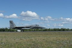 pjonesbilly's tweet photo. usairforce C-17 and F-15s arrived in Yellowknife, Northwest Territories yesterday for NORAD #Arctic air defense exercises running Aug 17-21 with flights ranging from the Beaufort Sea to Thule AB in Greenland.
Keen eyes will spot that they are Cali F-15s... #NiceAugustWeather https://t.co/ACsQw08QE0