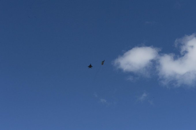 pjonesbilly's tweet photo. usairforce C-17 and F-15s arrived in Yellowknife, Northwest Territories yesterday for NORAD #Arctic air defense exercises running Aug 17-21 with flights ranging from the Beaufort Sea to Thule AB in Greenland.
Keen eyes will spot that they are Cali F-15s... #NiceAugustWeather https://t.co/ACsQw08QE0