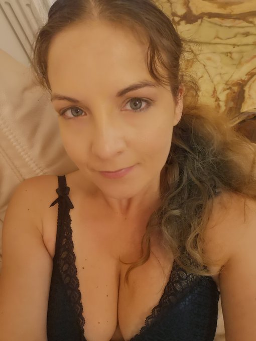 Coucou &ccedil;a va mes ch&eacute;ris ? https://t.co/QeqmHhTMJV