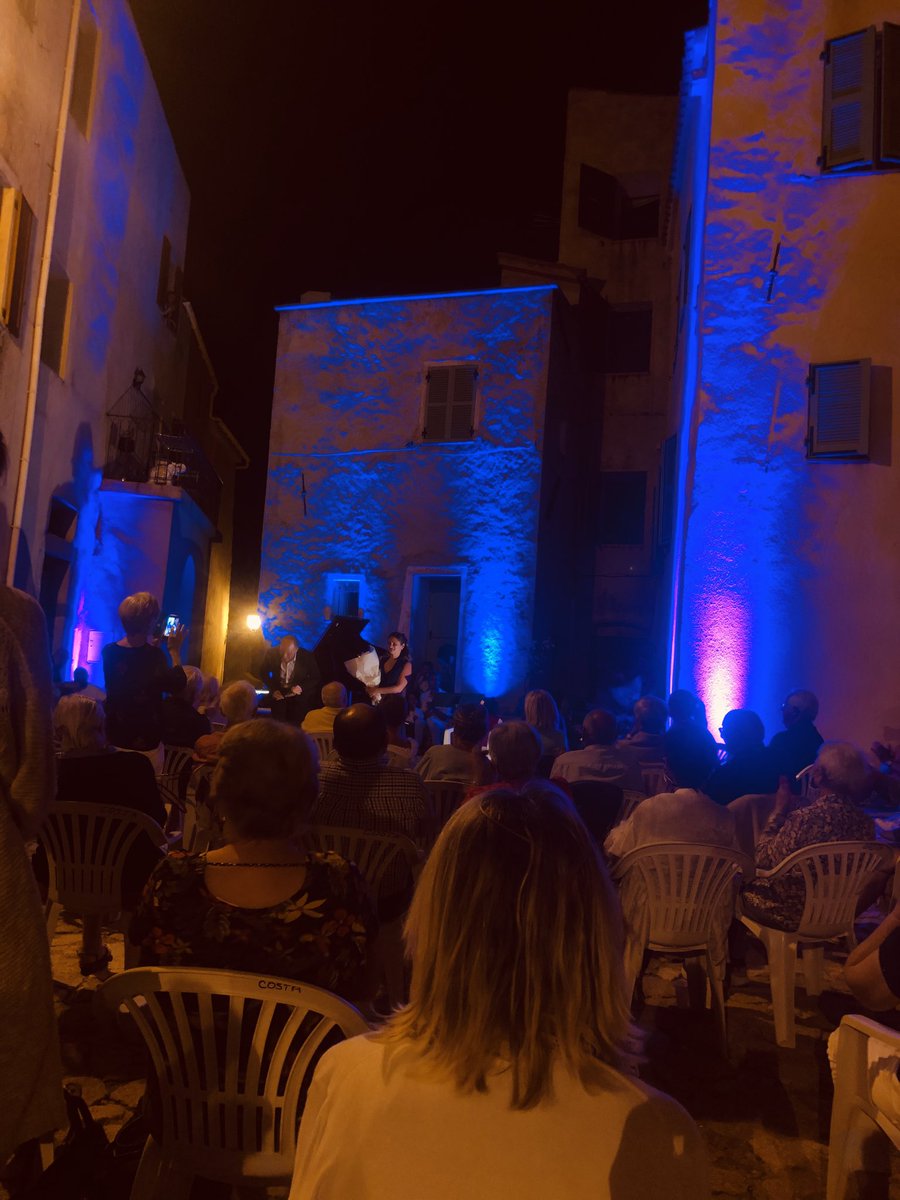 Très belle soirée pour les Rencontres Musicales de Calenzana sur la place de la magnifique église St Sauveur à Costa