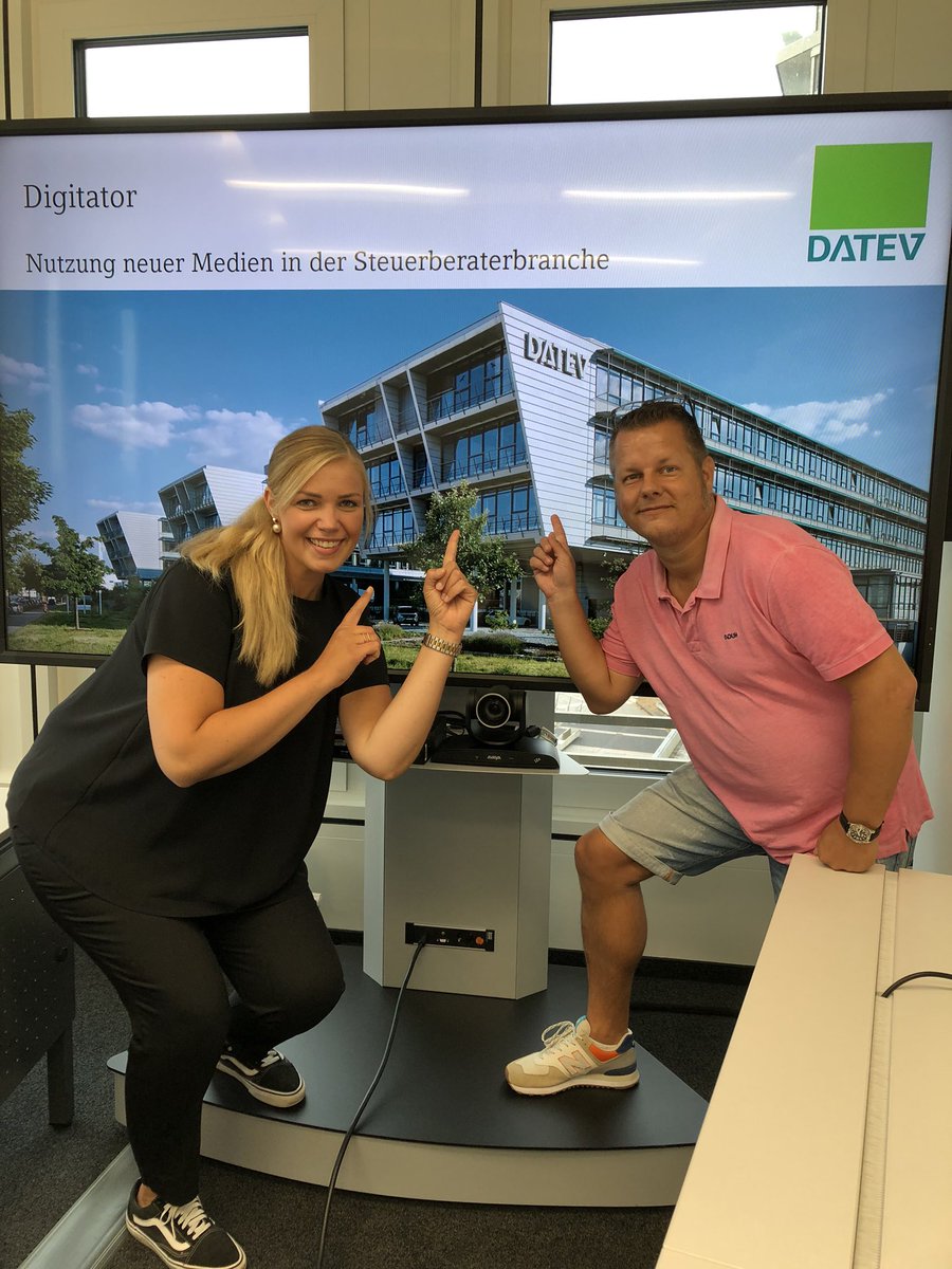 Heute halte ich in der #datevniederlassunghamburg einen Vortrag mit Ann-Kathrin Balla im Rahmen der #DATEV-Info-Online Veranstaltung zum Thema: #digitator Nutzung neuer Medien in der Steuerberaterbranche... wir sind riesig gespannt und haben ca. 240 gebuchte Teilnehmer!!! 💪