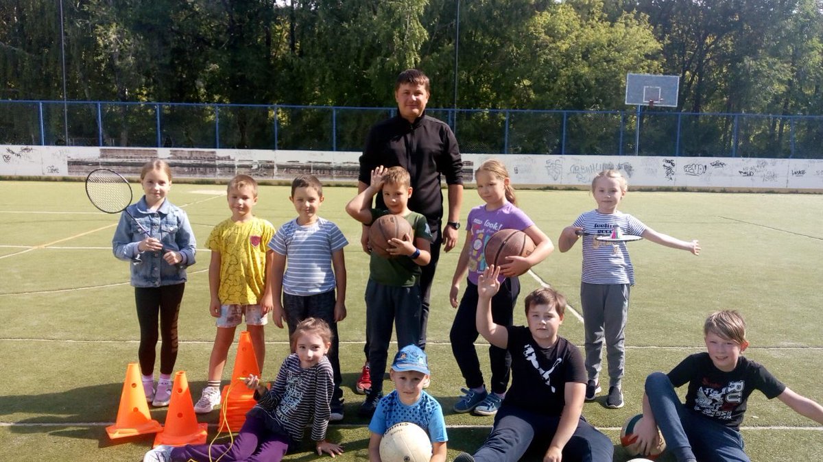 SergeyCap99's tweet photo. Мы без дела не сидим) Занимаемся спортивными играми в школе. @GBOU_SOSCH_10 #шск #зож #школьныйспорт #школьныйспортивныйклуб #Школа10Жигулевск https://t.co/afFW97GPIw