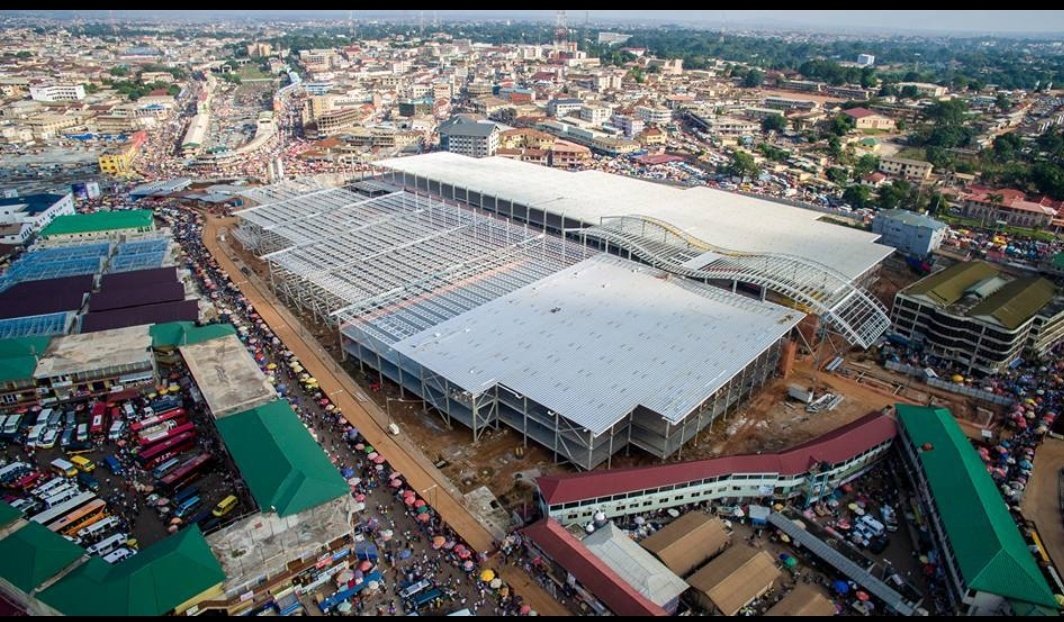 so_kadi's tweet image. The Kejetia market project comes with convenient parking for vehicles, modern bus terminal, fire station, clinic, police station, crèche, community facilities with modern security features, modern sewage and sanitation facilities.
#TheBigPush 
#NationBuilder #MahamaAshantiDiaries