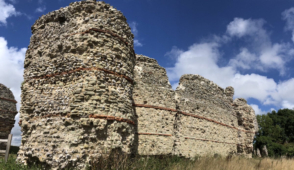 Family visit to historic Pevensey Bay, East Sussex. First up, a walk around the impressive walls of the  #Roman sea fort they called Anderida, built c. AD290. Used as a base for a Roman fleet. The sea was closer than today. Imposing West Gate and masonry walls. Artists impression.