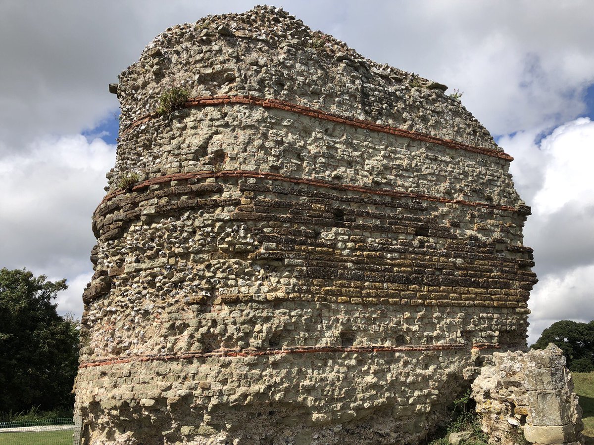 Family visit to historic Pevensey Bay, East Sussex. First up, a walk around the impressive walls of the  #Roman sea fort they called Anderida, built c. AD290. Used as a base for a Roman fleet. The sea was closer than today. Imposing West Gate and masonry walls. Artists impression.