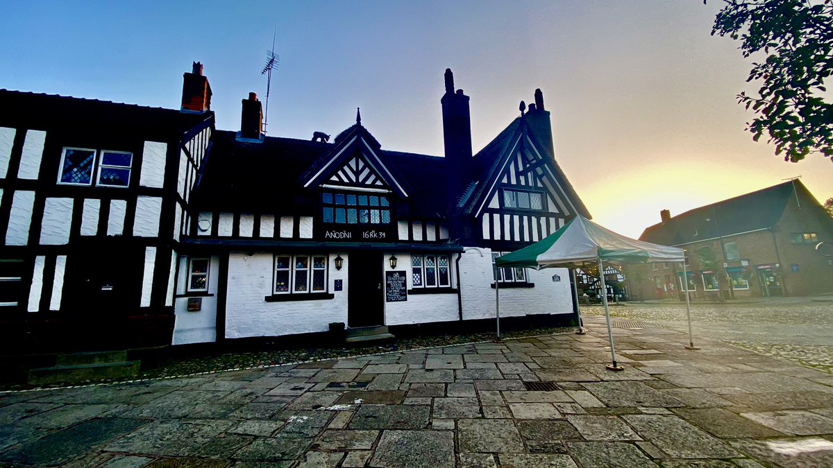 RunAdventurer's tweet photo. Out filming in sandbach this morning for run adventurer, film will be live in 3 weeks, here are some pics #sandbach #sunrise #run #running #runningmotivation #walk #walking #runroute #walkingroute https://t.co/EtrUdD0K79