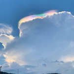 上空に突如現れた不思議な光!？ この現象って何...？？