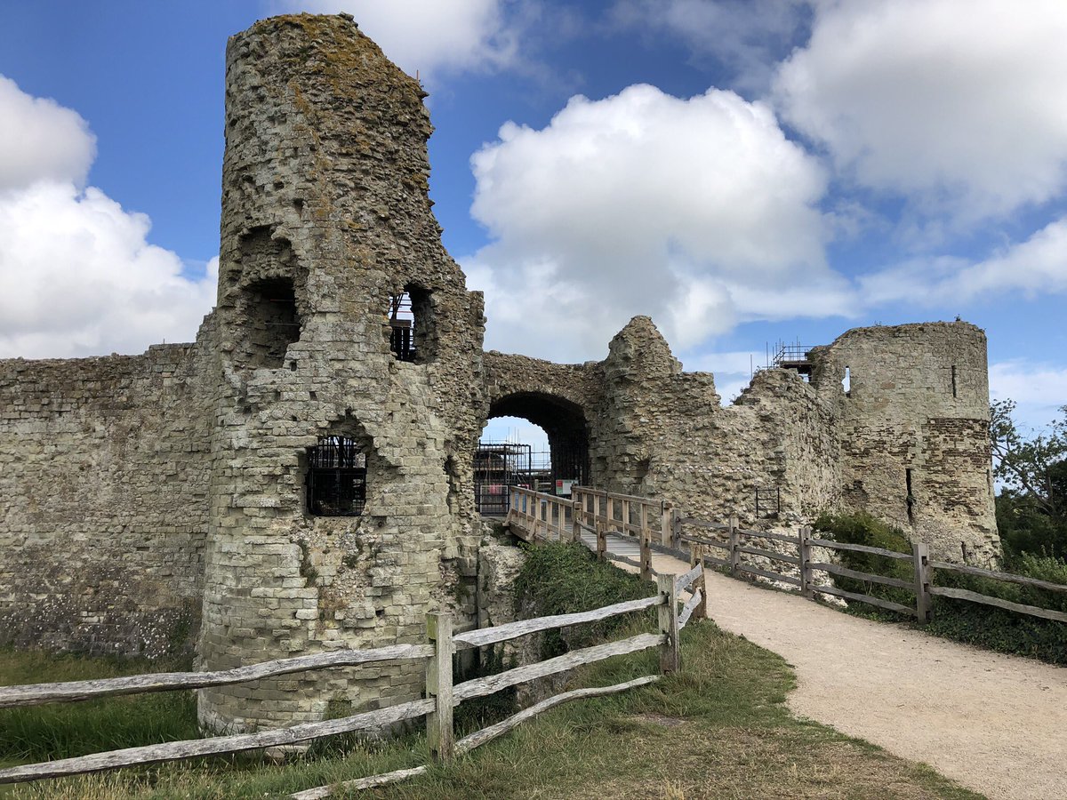 Medieval Pevensey Castle is located within the walls of the Roman fort. Castle dated 13th century. It’s where William the Conqueror likely built his defenses in 1066, when he landed his 700 odd ships in Pevensey Bay at the start of the Norman Conquest of England  @EnglishHeritage