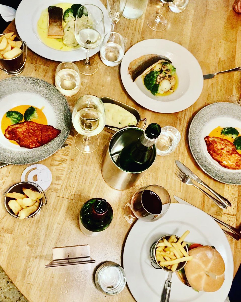 My mid-week got a welcome boost with some fabulous socially distancedfood &amp; drink with pals in <a href="/NeillsHill/">Neill's Hill</a>.

Halloumi frites with chilli &amp; honey and hummus with flatbreads to start. Followed by salmon, chorizo chicken &amp; burger - YUM

#eatouttohelpout #eatouthelpout #belfast