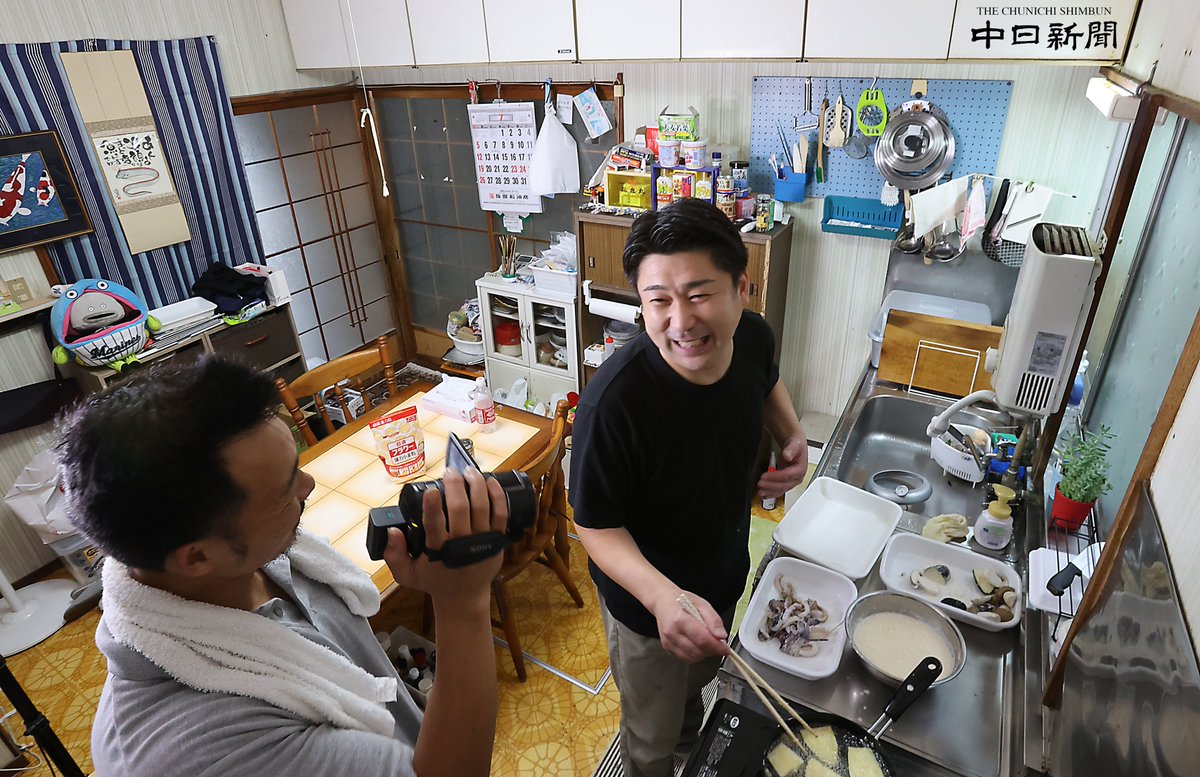 中日新聞写真部 写真グラフ 知多半島 のスター へんな魚おじさん の取材を敢行 Youtube撮影だけでなく 豊浜魚ひろば の店頭に立つ 師崎漁港 の競りに立つ へんおじ の姿を捉えました 本日２０日の夕刊 写真特集をご覧ください ワラスボ