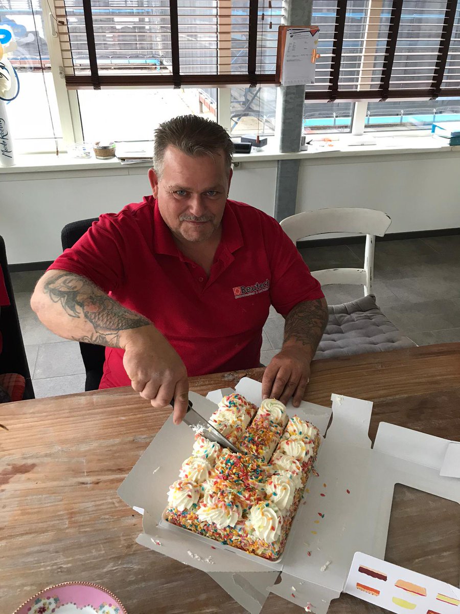 Onze collega Arnoud Kleiker is vandaag 12,5 jaar bij de zaak! Van harte gefeliciteerd! 🎁🎈🎊🎉