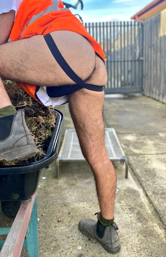 BeardedFag's tweet photo. This is what you meant by the hole service, right? 
#beardedfag https://t.co/1zgFwYWhkM