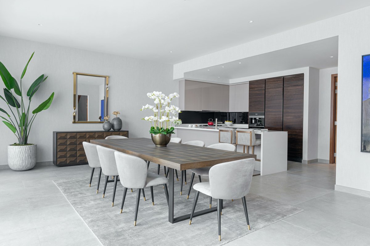 selectgroupuae's tweet photo. This is what dreams are made of!
Wake up to million dollar views of Dubai Marina in our flagship development Jumeirah Living Marina Gate. Move in to this luxurious 5 star development today and pay over 3 years with 100% DLD fee waiver.

#SelectGroupUAE #JumeirahLiving #MarinaGate https://t.co/0oWkfPufwu
