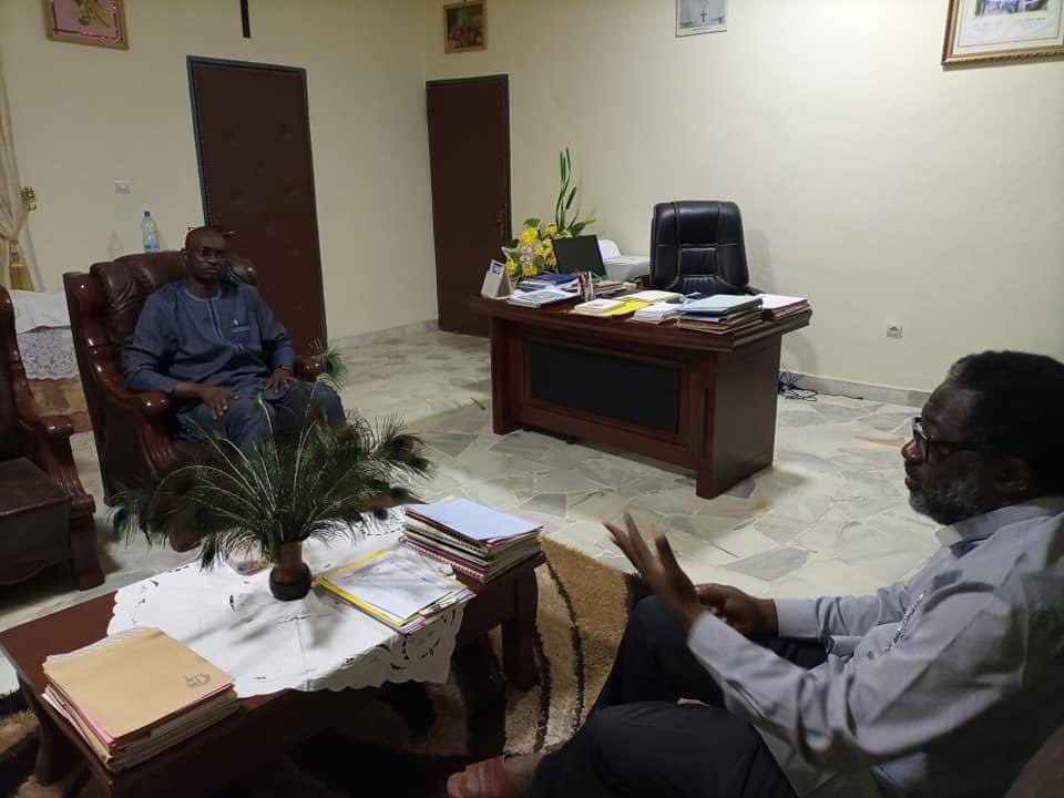 CabralLibii's tweet photo. J’ai eu l’honneur de m’entretenir avec l'Archevêque de Garoua, Monseigneur Faustin AMBASSA NDJODO, sur les valeurs de Patriotisme, Bonté et justice. L'archevêque a beaucoup insisté sur la réforme du système éducatif en plaçant l'enseignement de la morale au coeur. https://t.co/uaztPmsr3o