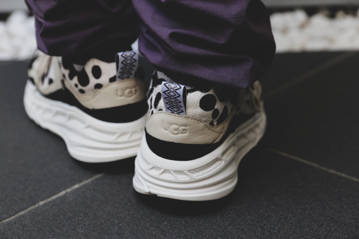Atmos 国内atmos系列とugg直営店限定の Ugg Ca805 Dalmatian が登場 本アイテムは年8 26 より発売となり 年8 21 よりatmosオンラインで抽選を開始いたします T Co 8xukyl4ows T Co Pfm3arqwe8