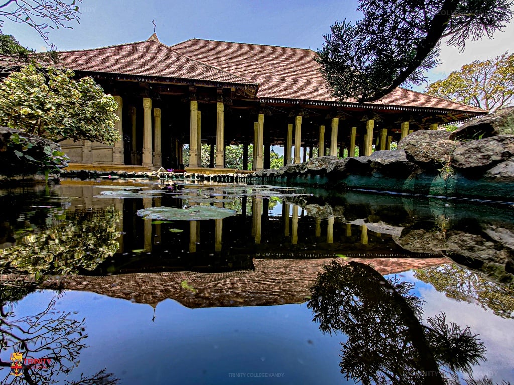 TrinityColKandy's tweet photo. The College Chapel with a clear reflection on the pond nearby!
#trinitycollegekandy #trinitycollegechapel #relflection #image #daylight https://t.co/IdiaMZWKtj