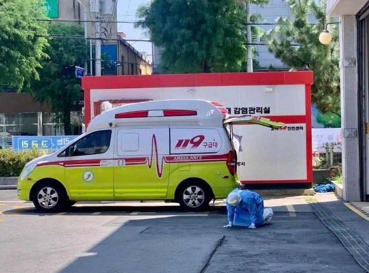 aldalkong's tweet photo. 의료진들 보고도 느끼는 게 없으면 인간도 아니다. 진짜!!!! https://t.co/ZHBjBESFgu