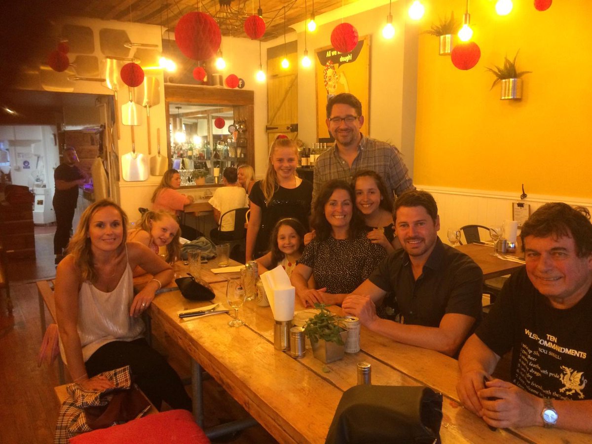 Noson hyfryd a bwyd gwych / A lovely family night and fantastic food at <a href="/PalettaPizzeria/">PalettaPizzeria</a> Diolch yn fawr Rhys a Sarah!