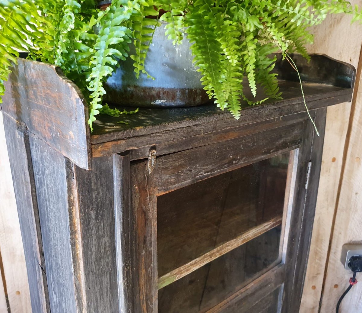 Plenty of room in this rustic side cupboard with super duper patina

#cupboardlove #storage #stylishstorage #rusticstyle #homedesign #myhome #modernrustic #decorativeantiques #eclectichome

ow.ly/F3tF50AZAGJ