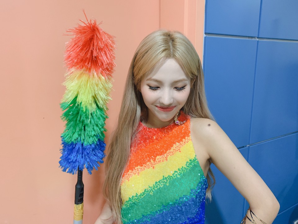 official_i_dle's tweet photo. [#소연] 🌈 https://t.co/gdYXkkIyVl