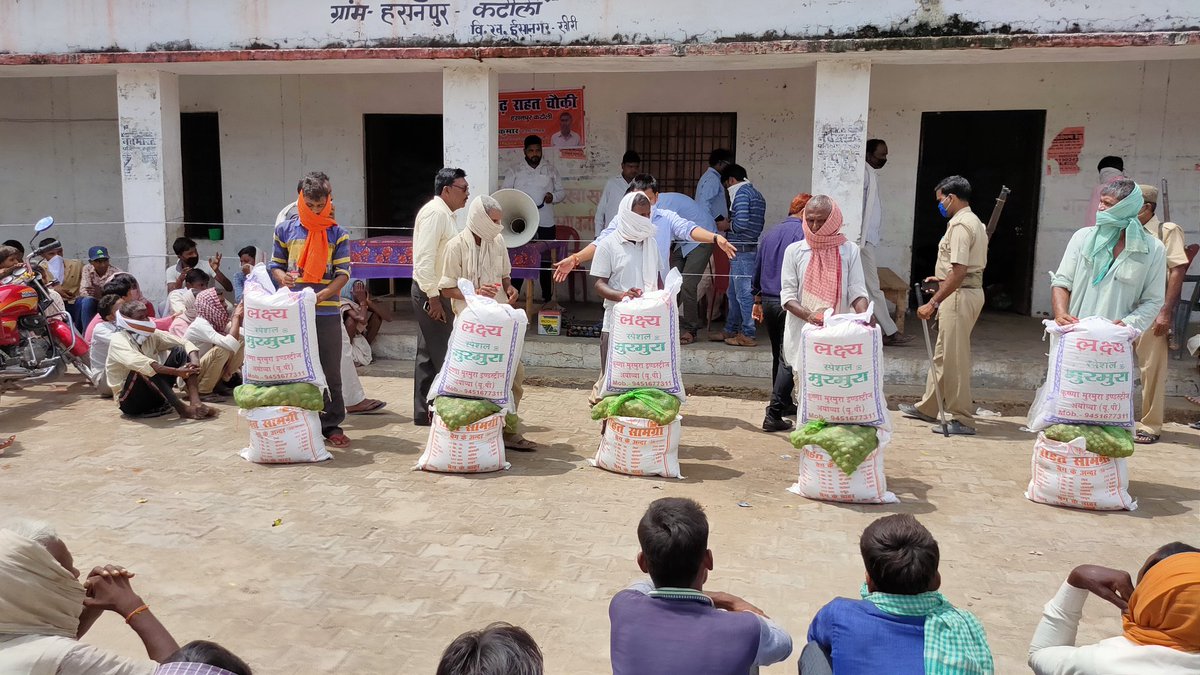 dharmatma_singh's tweet photo. बाढ राहत समिग्रि वितरण :- हसनपुर- कटौली
@CMOfficeUP @myogiadityanath https://t.co/Muig6pyRZ4