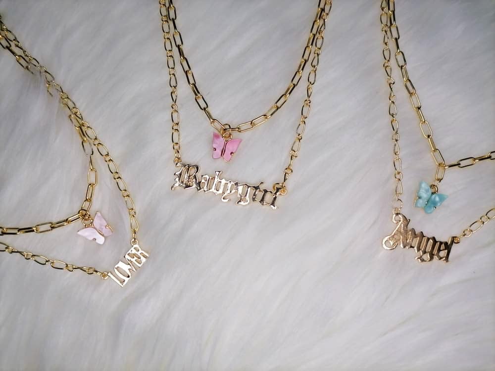 spperfume_'s tweet photo. [READY STOCK] SURPRISE BOX Double Layer necklace only at RM22. Can choose variations:
1. Babygirl
2. Angel
3. Lover 

-FREE wishcard(no limit words) 
-FREE shipping (at shopee)

#birthdaygirl #happybirthday #necklace #murah #bucketchocolates #bouquetflowers #giftsforher https://t.co/lXR9Z5C4yk