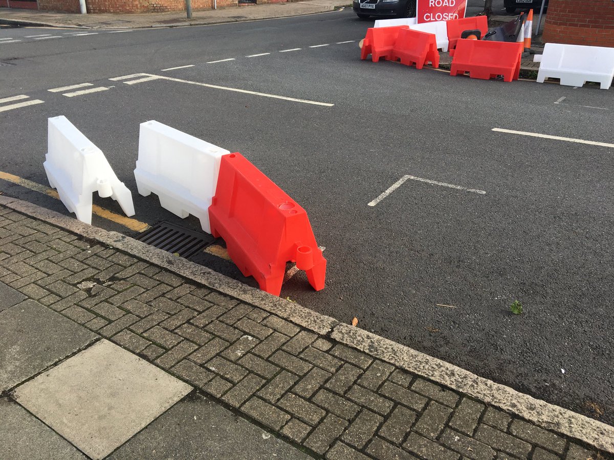 charlesthecab's tweet photo. #Londoners taking matters into their own hands as the “street steal” continues ⁦@TowerHamletsNow⁩ ⁦@IslingtonBC⁩ ⁦@CityWestminster⁩ ⁦@CamdenCouncil⁩ https://t.co/DHddsVavLc