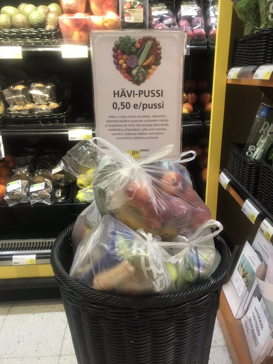 inesinha10's tweet photo. Mahtavaa, meidän lähi-Salessa ”Hävi-pusseja” ja vieläpä neuvotaan, mihin niitä voi esimerkiksi käyttää! 😊👍🏼 Tämä ei vaadi kaupalta paljoa, mutta tuo sitäkin enemmän.🌿 @sryhma #ruokahävikki https://t.co/yCjztVn6Gt