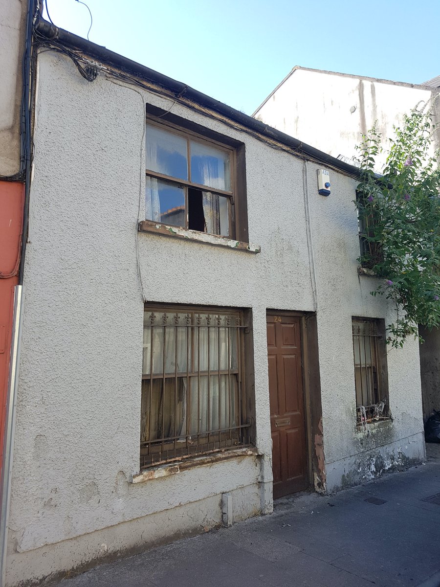 another empty property in Cork city, this one oozes charactera tree that was growing out of one of top windows was recently cut back so hopefully its going to be someones home again soon #not1home  #regeneration  #homelessness  #HeritageWeek2020