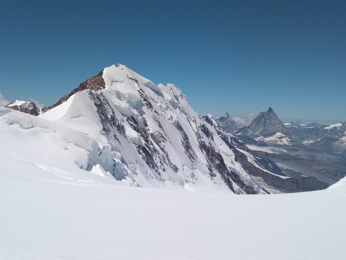 reersafety's tweet photo. ReeR has returned even higher at 4,553 m on the Gnifetti Peak of Monte Rosa. Valentina and Lorenzo quench their thirst with our ReeR bottle. Higher than Cervino! https://t.co/kqJTAjvoN3