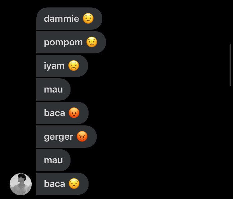 pas dia ngirim ini aku pgn melambaikan tangan ke kamera yaallah gakuat gemes bgt pacarku