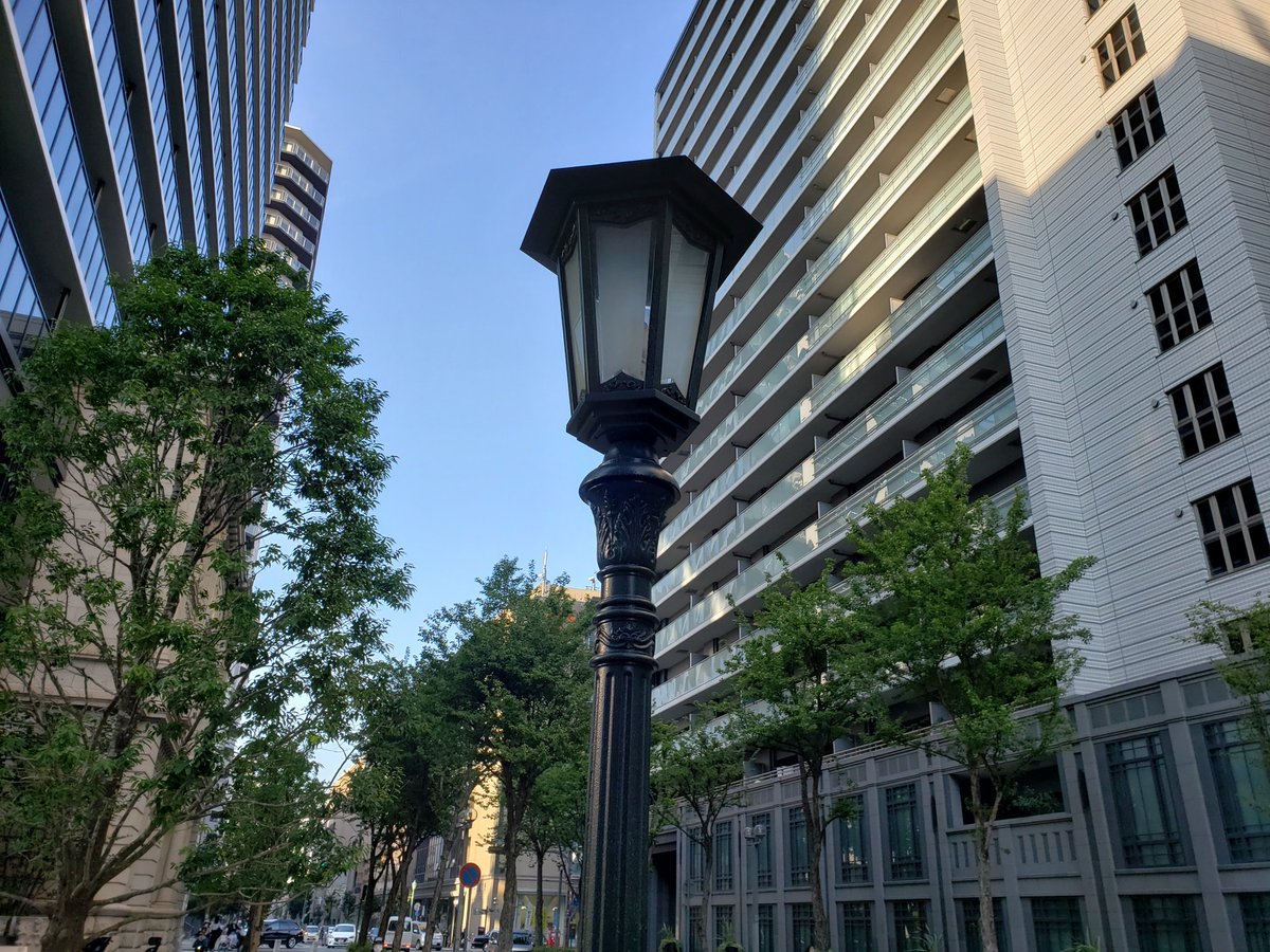 コランダ Pa Twitter マイクラのランタンも1ブロック1mとすればこの街灯のランプ部くらいの大きさだろうか ゲーム中だと小さく感じるがそれなりのサイズだろう