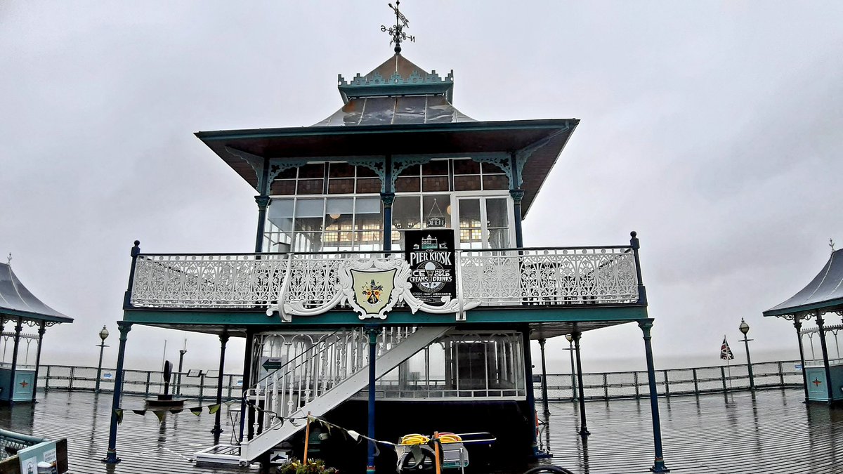 Thepennyrollson's tweet photo. #Sandwall to #Burnhamonsea today. Yesterday visited the iconic #ClevedonPier. A Victorian #PieroftheYear run by volunteers today arrived at #Westonsuoermare where sadly the old pier crumbles into the sea. I wonder what it looked like in its hey day.
@OfGrands
@ClevedonPierG1 https://t.co/yqrjS3ZOOL