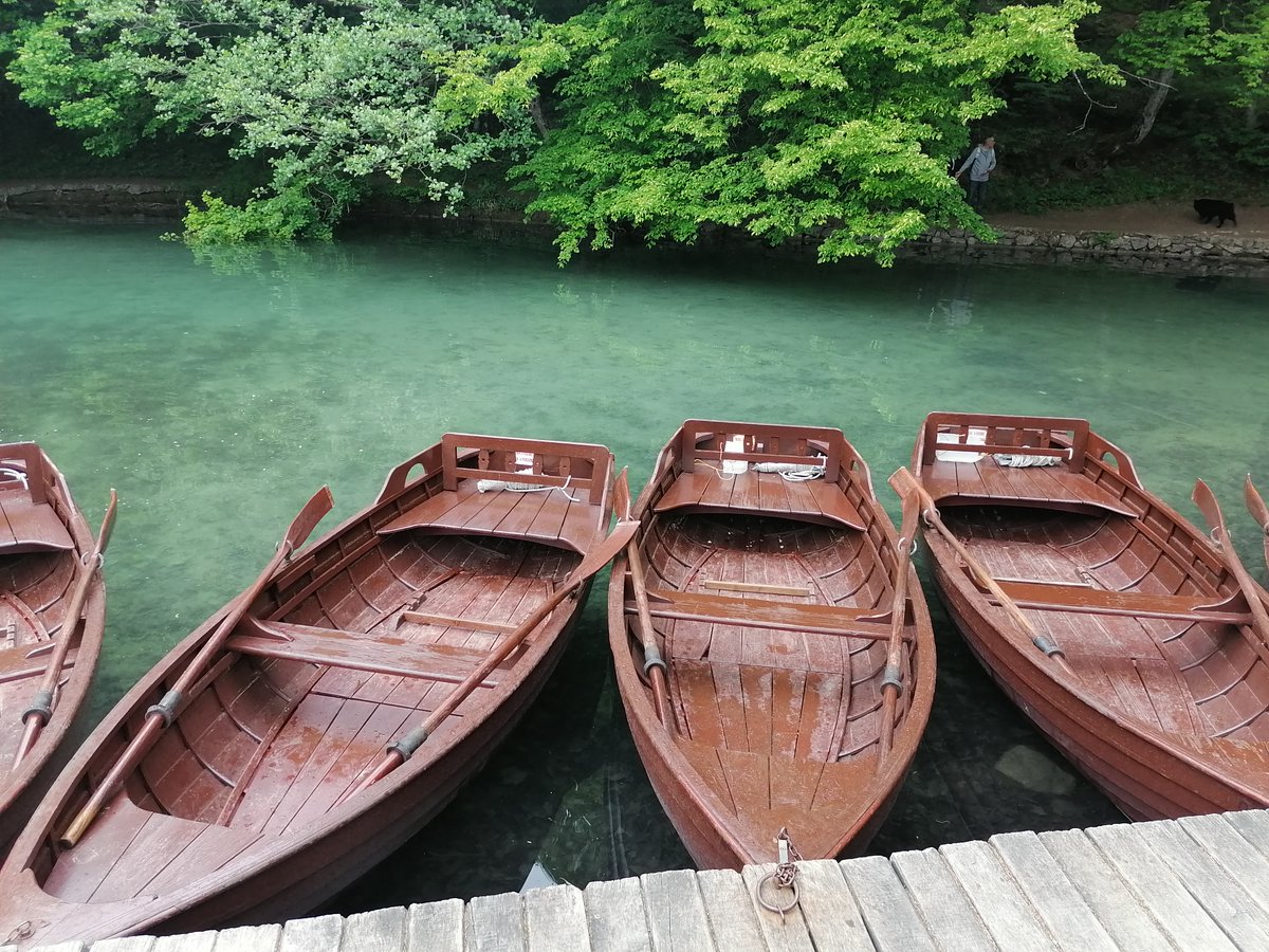 Visit_Plitvice's tweet photo. 🚩If you are visiting the National park Plitvice lakes don't miss the opportunity to rent a boat on the lake Kozjak and go for a cruise by yourself ⚓️⛵️ #discoverplitvice #NationalPark #likajelik #croatia https://t.co/Nmwn2R1zBr