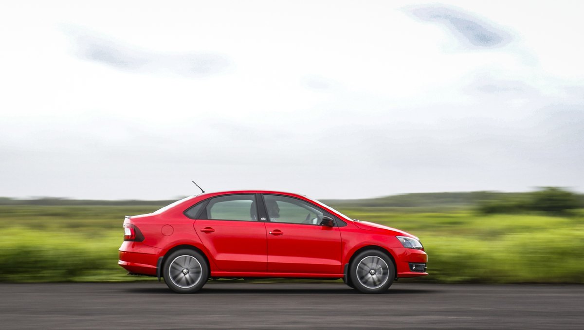 CarWale's tweet photo. Skoda Rapid powered by the 1.0-litre TSI turbo-petrol engine can seduce the breed that simply lives to drive. It surely did to us. Read our First Drive Review over here - https://t.co/cladAhvjIl
#CWReview #Skoda #SkodaRapid #Rapid #RapidTSI https://t.co/ZLFENrguvl