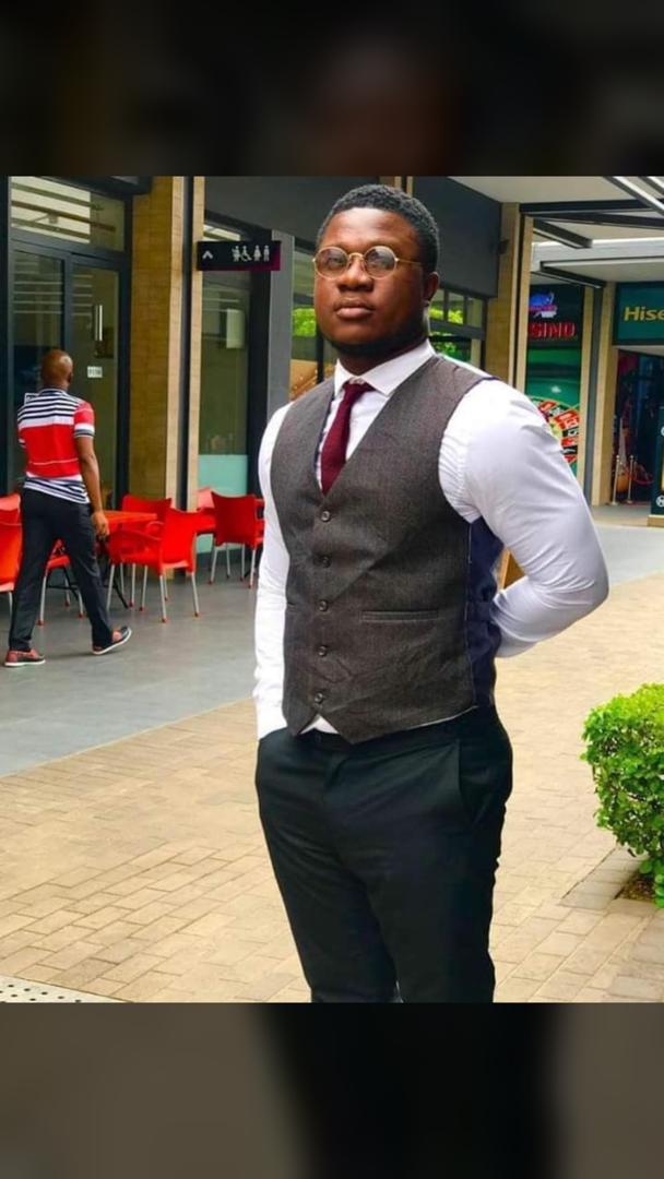 KatangaFellows's tweet photo. Emmanuel Apraku aka Ray Styles 2012 batch, a strong fellow and strong advocate in social change campaigns and revered for his pencil celebs artwork, needs your help,support and prayers. £40,000 is needed for emergency surgery. Please share.
#FriendsOfRay 
#EmergencyLiverSurgery https://t.co/nDO8CJsBpz