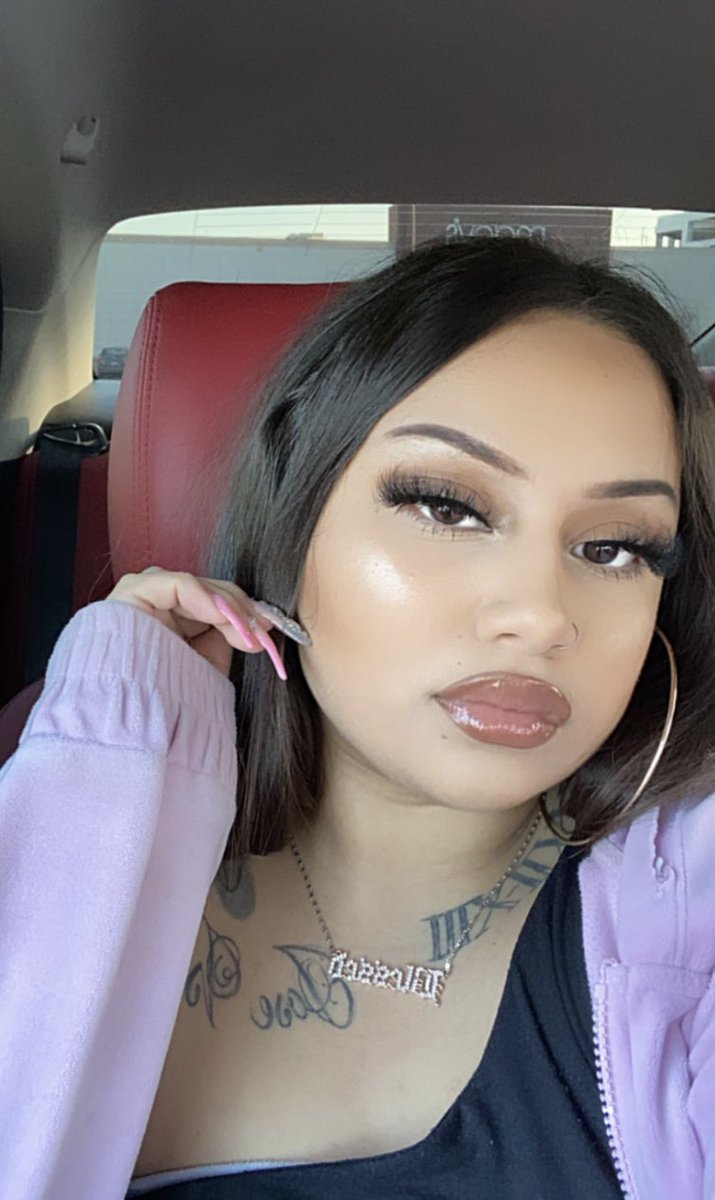 makeup_kat_tatt's tweet photo. @JeffreeStar @JeffreeStar on these I’m wearing 24 karat pro palette on my cheeks and inner corner of the eyes also my favorite gloss ever in candy drip 💧 😍 @baddieblashes in (fuckboy)💕💕 #jeffreestar #jeffreestarprlist #JeffreeStarApproved #JeffreeStarCosmetics #JeffreestarcosmeticsPRlist https://t.co/HVcglvygvX