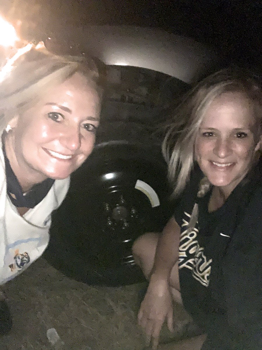 JanaeShirley's tweet image. It’s times like these.... 3:00 am blowout in the middle of nowhere when being farm girls pays off!!! Tire changed ✅ baby fed ✅ popped a squat ✅ changed a diaper✅ ......we just thought we were doing good. Spare was flat 😂🤦‍♀️# #farmgirlproud #blessit