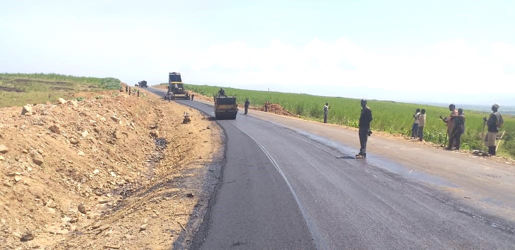 GDUDelivery's tweet photo. The tarmacking of Brooke Bond - Kaptebeswet– Chepnyogaa in Kericho county is nearing completion. Around 84 km of the 93km-long road have already been tarmacked and the entire project is expected to be complete in six months. https://t.co/QDSq5tKgUs