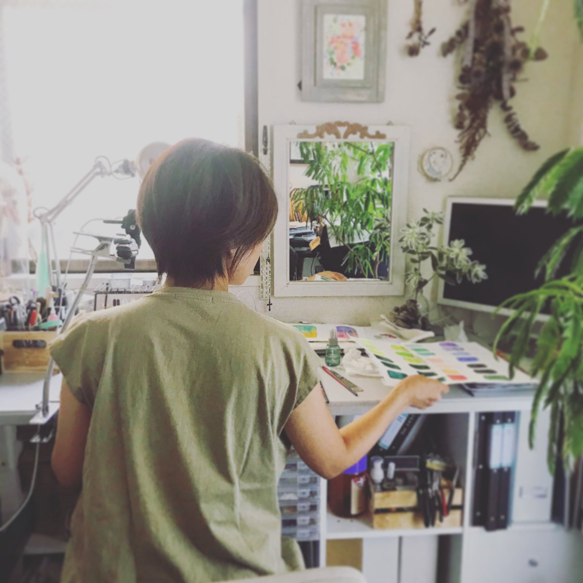 fumi_presents's tweet photo. クリエイティビティとママ業と自分のキャパと。
あえてスケジュール立てないで
色んな間をその時その時に流れるように動けた日が
1番効率がよいみたいなんだよねぇ😌
不思議だけど🤔
#thatandthis #mystudiotoday #watercolor #わたしのアトリエから #水彩画イラスト #水彩画 https://t.co/G3edKiEqZh